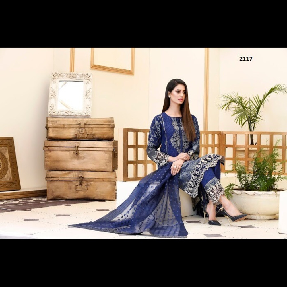 Pakistani ladies ready to wear shalwar kameez